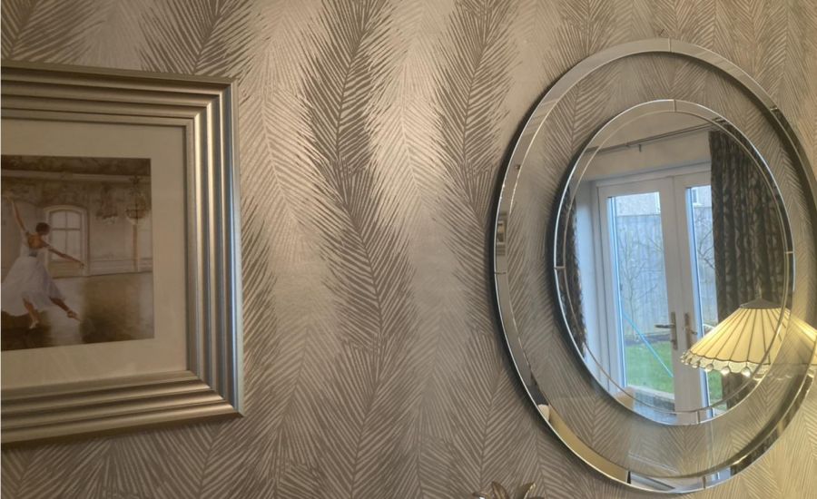Feature wall in a feather-print wallcovering
